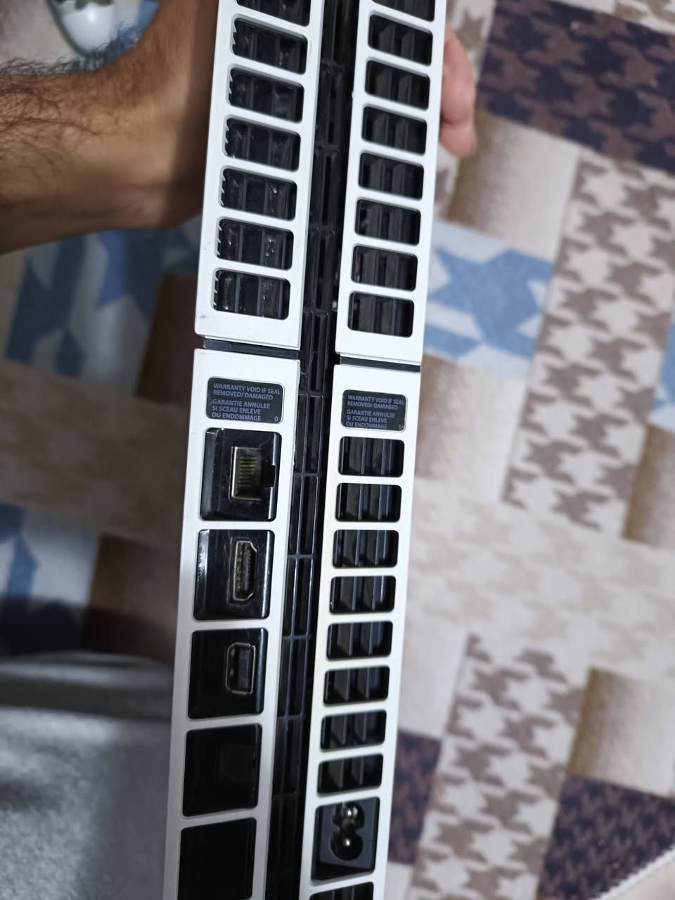 بليستيشن4فات الجهازغيرمفتوح الهارد500 النظام 13.2 السعر125الف للاتصال ***********
