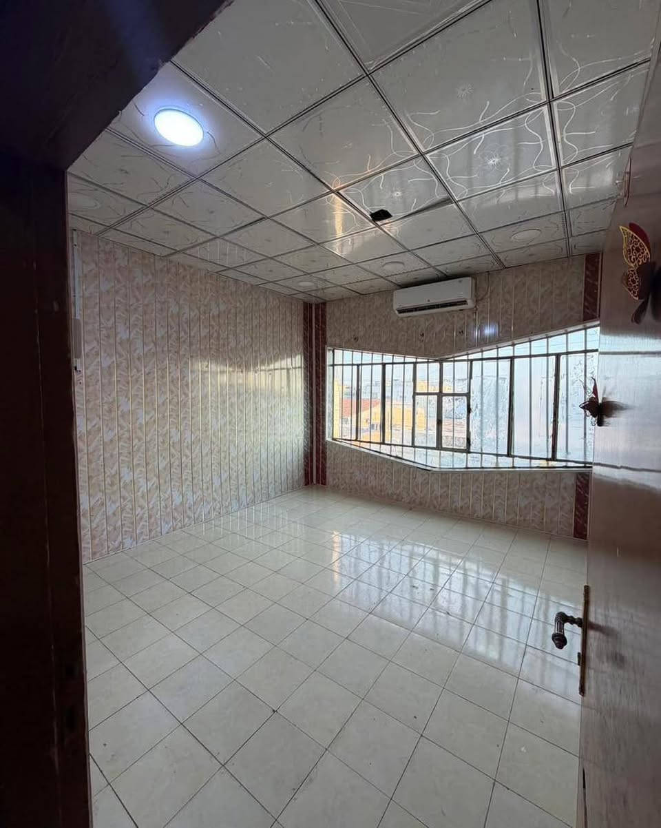 شقه للايجار  
تتكون من غرفتين  وصالة ومطبخ وحمام 
الطابق الاول ضمن  بناية عوائل فقط وصحيات وكهربائيات كاملة 
الايجار 400 دينار +اجور الماء والكهرباء
في حي الخليج 
***********
