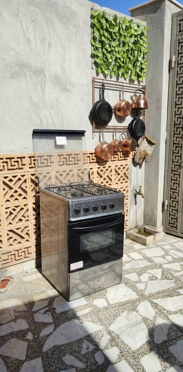 ***********
طباخ كامل شغال نظيف جداً قفله50/اكو توصيل 
كاونتر قطعتين سنك وتعلاكه قفل 100/المكان حي الجهاد بغداد 
طباخ 5 عيون يورفنسل باب اول كوله شغال ب 125 قفل
سبلت طن هواه ثلج مابي نقص قفل 200 توسوت
