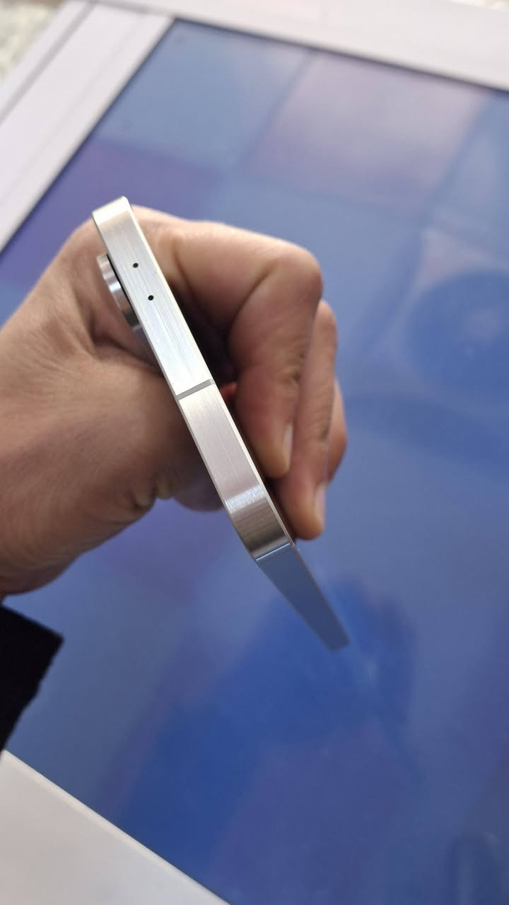 سامسونك A56
ذاكره ٢٥٦ / ٨ 
مستخدم نضيف جدأ 
سعر ٣٨٥ 
تواصل ***********
