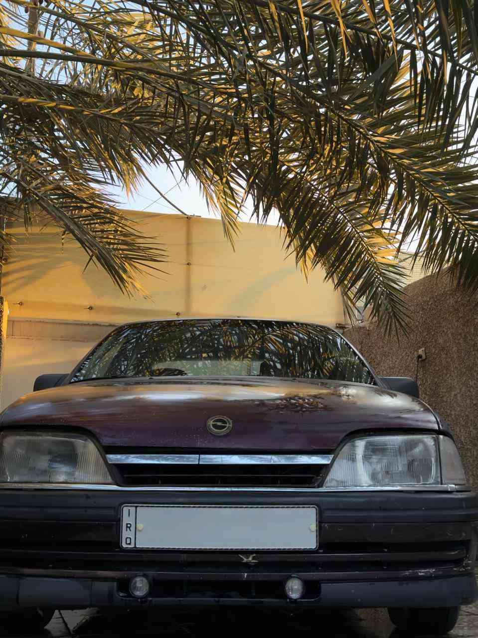 السلام عليكم 
اوبل اميكا موديل 1991
تخم تايرات جديد 
محرك 2000 كير عادي على البلاد  
داخال السياره  نضيف 
تبريد وتدفئه 
رقم بغداد شرط تحويل ثاني يوم 
عنوان بغداد 
السعر 40$ وبيه مجال 
الهاتف ***********
