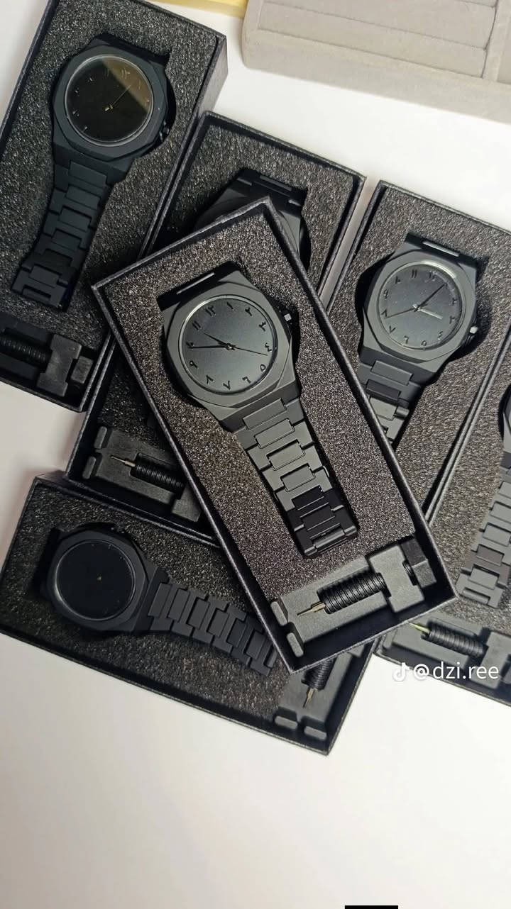 السلام عليكم 

شرط بسعر الجمله ساعه فحميه الترند كميه محدوده 

السعر بس ب 4 الف 

لدى مجمع محطم الاسعار 

للاستفسار ***********
