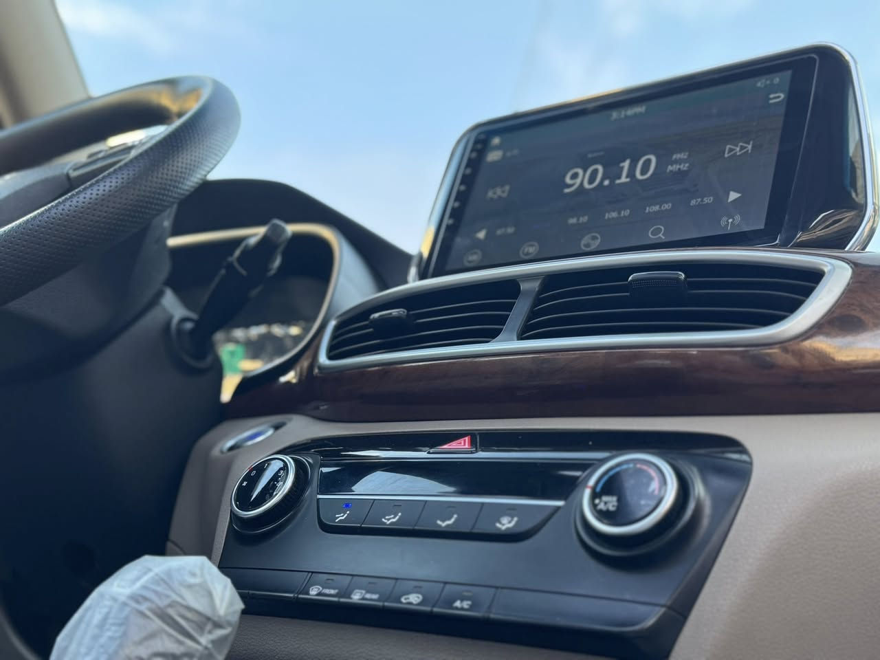 سياره توكسان خليجي للبيع
موديل ٢٠١٩

🔺🔺فوووووول مواصفات ١/١ 

🔺🔺السياره رقم بغداد الدولي الجديد
 مشروع وطني مجددة ال سنة ٢٠٣٠
ماشية  ٣٩ الف كم فقط
السيارة ب اسمي 
تحويل ثاني يوم

🔺🔺(السيارة مكفوله كفالة عامة
من الصبغ والتبديل والبارد والحالوب كفااالة عامة)
والاسبير المقدس منازل

🔺🔺 السياره فول كوري اصلي 
جديدة حتى الغراض والعدة  كلهم بعدهم بنايلون الشركة
والفابلون اكثريته بعده موجود بسياره والتكم 
 حتى الاريل والجداحة بعدهم بنايلون 
 

🔺🔺 مواصفاته /
بانوراما
بصمة تشغيل
بصمة ابواب
خمس عدسات
٣ انضمة قيادة
٢ كرسي كهرباء
شاشه كبيره اندرويد البلادية
الداخل كشنات جلد بقلاوة 
٣ لدات امامية الشكل الجديد شكل الكزز
ثلاجه بلجكمجه
محرك ٢٠٠٠ دوش
اي بي اس
فول تحكم ستيرن
الدوسات علامة توكسان ضوئيه
حاجب نهاري
كشافات زينون
الدشبول والغرفه الداخلية كله صاج
حساس امامي
حساس خلفي
كاميرا امامية
كاميرا خلفية دوارة
مري شفط ويا القفل
عدسات بلمري الجانبيه
سايد بريك بلرجل 
نضام ترحيب
الاضاءة الداخلية لون لد أبيض
مخرج Aux 
مخرج usb
لد امامي 
الايت زنون ومتحركة العدسات ويا الاستيرن 
اشاير بلمري
يدات نيكل 
قطعتين تبريد
ويل ١٨

🔺🔺والسيارة قبل كم يوم داخله هزه ومحول الرقم الجديد الدولي ومجددة السنوية ومن كلشي كاملة الياخذه مجرد تحويل 

🔺🔺والسياره جديدة من الداخل ومن بره بعده باقيه نايلونات الشركة بيه والفابلون الخارجي اكو بعده باقي  

🔺🔺واضافة اله مدوشمه دوشمه كامله للسيارة

السياره سعره ٢١٥ ورقه 
( دفترين و ١٥ )
مكان السيارة بغداد
وهذا رقمي 
***********
