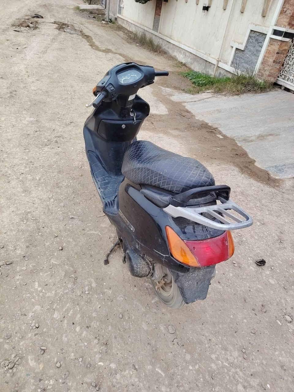 سلام عليكم سبيسي ياباني محرك بلادي مامفتوح شغالة 300 الف بيها مجال كلش  بسيط مكان بغداد دورة
***********
