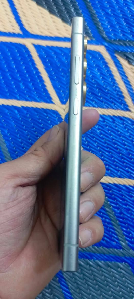 للبيع ٢٤ الترا ذاكره ٢٥٦ عشوائيه ١٢ دبل خط  بدون ملاحقات بس جهاز والجهاز  كله مكفول ماعده الضهر مبدل اصلي  من الشركه حته مابين مبدل  نهاين السعر على الواتساب هذا رقمي *********** واني خام لطيبين
