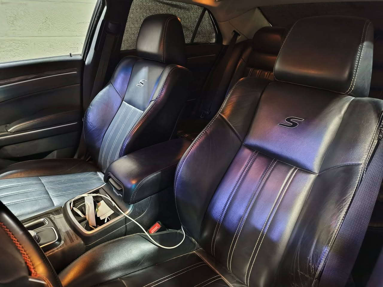 السلام عليكم
سياره اوباما جديده فول بانوراما
كشن تدفئه تبريد 
كشن حضن 
كشن كهرباء 
ويل 20
لون مميز بحري
موديل 2019
المكان النجف 
السعر 240
للتواصل على الواتساب 
***********
