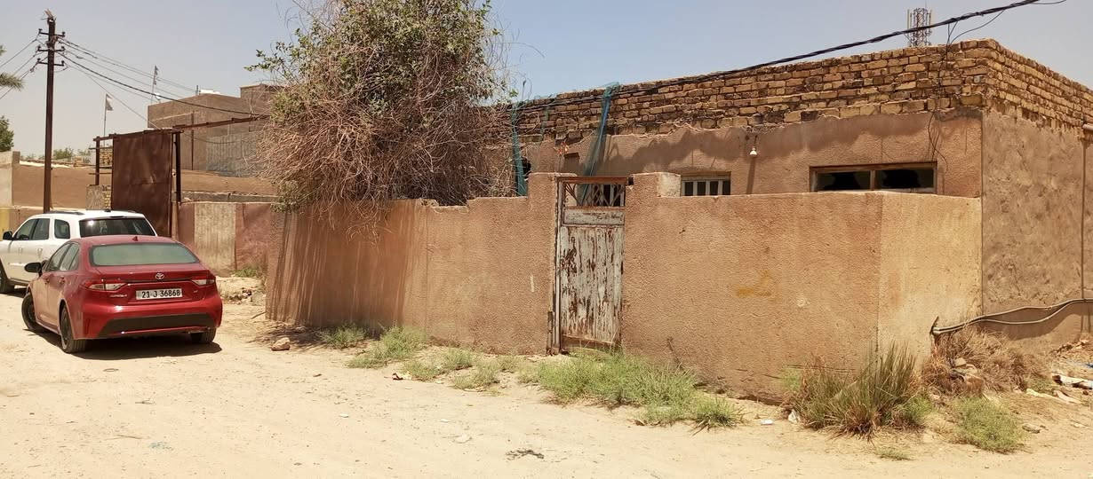 فرصة استثمارية مميزة....عقار طابو صرف...

المساحة 576 نزال 24 الواجهة 24  ركن ثلاث شوارع......

قريب جدا عن  شارع حلة نجف تقريبا 750 متر.....

قبل شارع 80 ومطعم ثابت  قرب مخازن الغذائية خلف فلاح الكهربائي.........

العقار قطعة مسيجة  سياج قديم  ويوجد هيكل لمشتمل قديم (يباع قطعة )......
السعر:  المتر مليون قابل للتفاوض
للاستفسار اكثر مراجعة مكتب عقارات بابل قرب فندق اسد بابل أو الاتصال ***********
