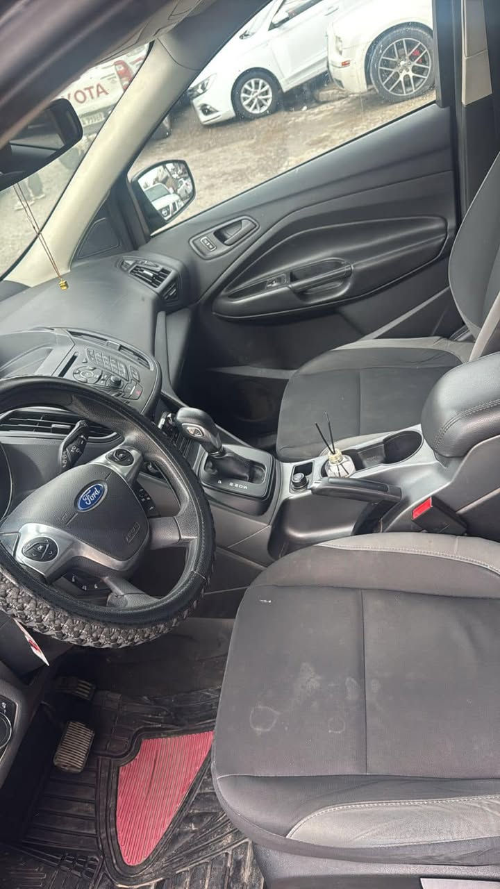 فورد سكيب2014
بدون دعم بدون صبغ
بصمه 
رقم سنوية جديد
***********
