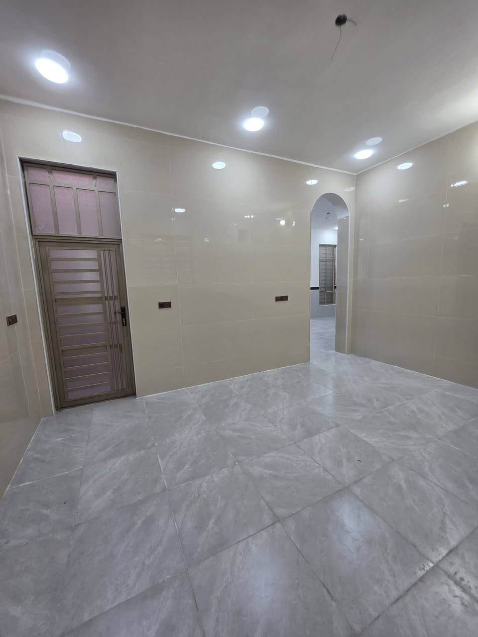 الدار للبيع المساحة 200 متر علة شارع 15 منطقة العرضات الاستفسار على الرقم (***********)
