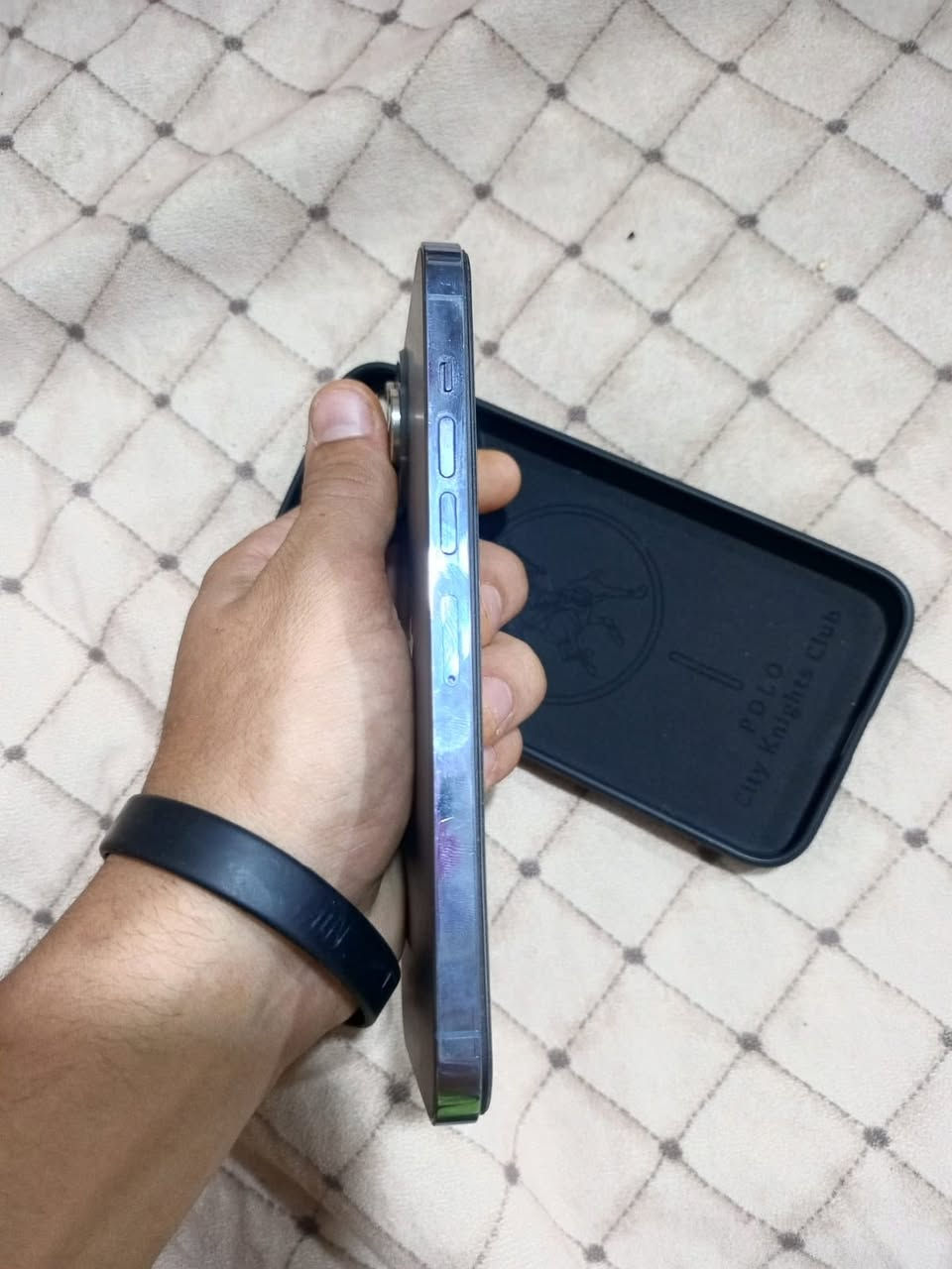 13برو ماكس ذاكره ٢٥٦بطاريه ٩٦ مستبدله بس اصليه اصليه ومستبدل شاشه هم اصليه وضمان الشاشه ضمان وبطاريه ضمان اصليه وبيه فطر كلش كلش  خفيف حته مامبين اله تركز بيه الباقي كله وكاله فيس إيدي كله شغال الجهاز يعني يخبل الجهاز سعره ٤٢٠ وبيه مجال العنوان بغداد حي الجهاد الرقم ***********
