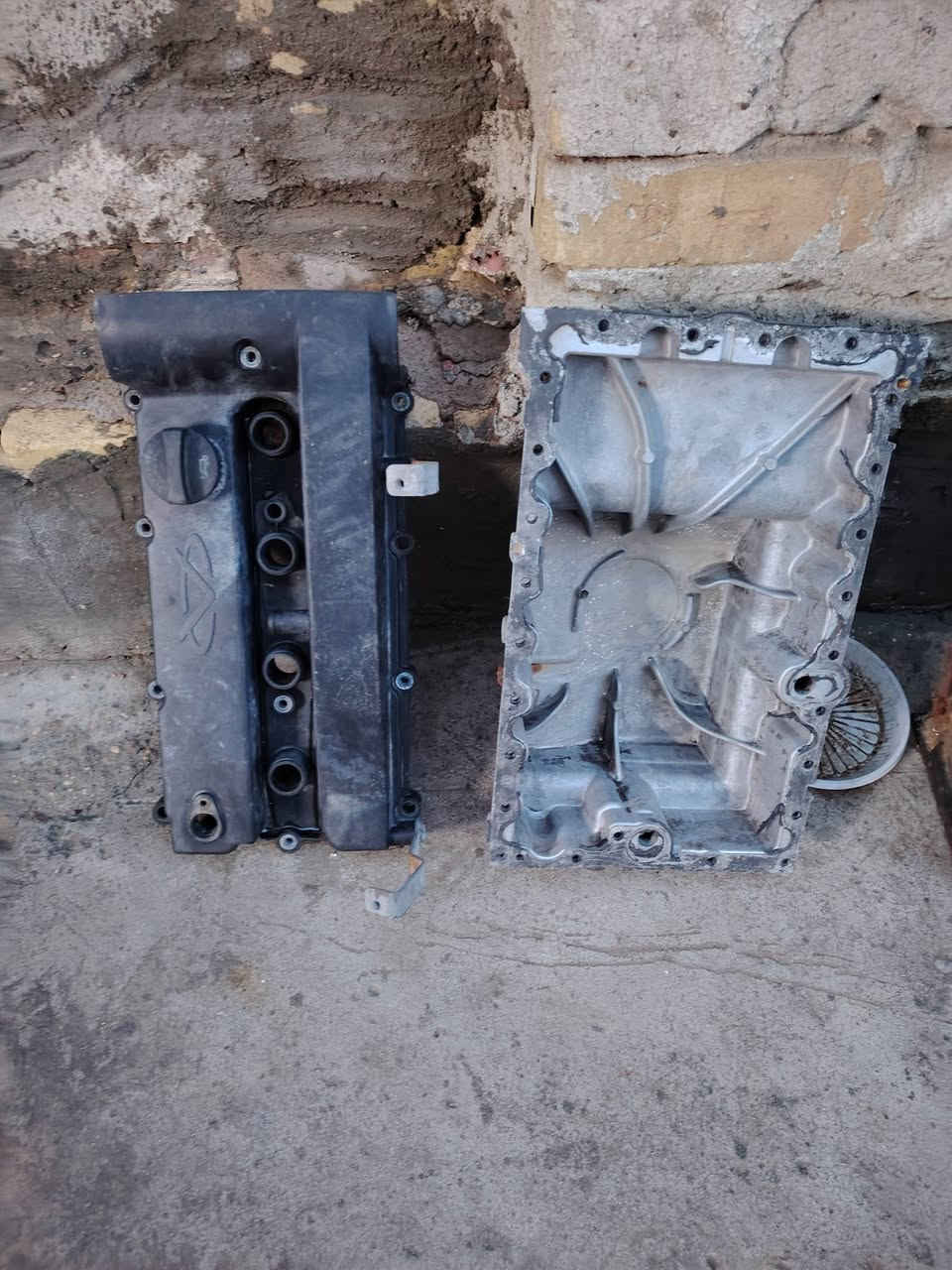 السلام عليكم....للبيع 
محرك شيري تيكو مكينه ١٨٠٠ كايم بيه كور تعبان كلش اما الباقي بحاله كلش زين مثل ما وضح بالصوره....*********** رقم الهاتف
