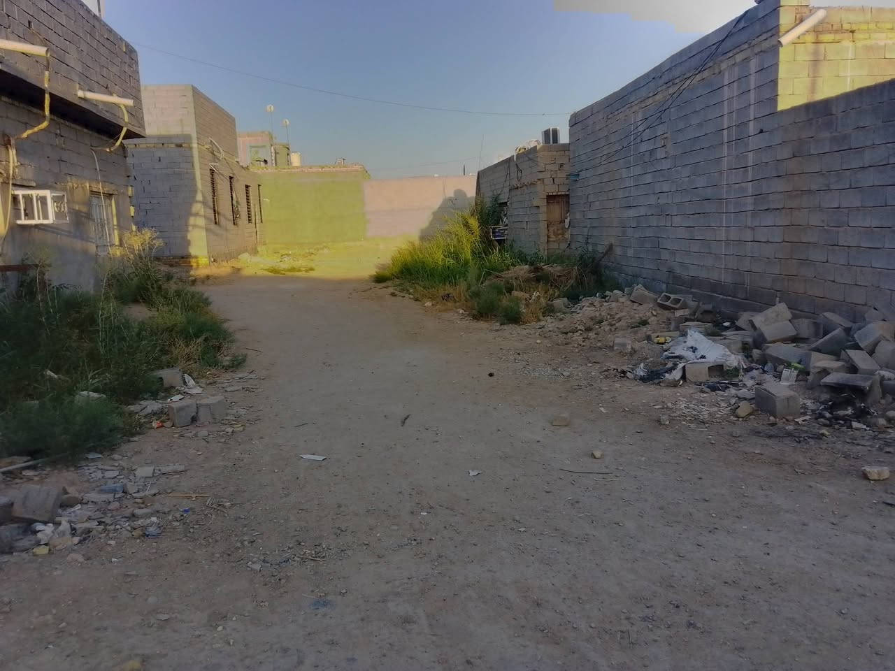 السلام عليكم قطعه ارض للبيع زراعي في منطقه الزيوت المساحه الكليه 157.    السعر 20 وبيه مجال قليل.  للاستفسار اكثر ***********
