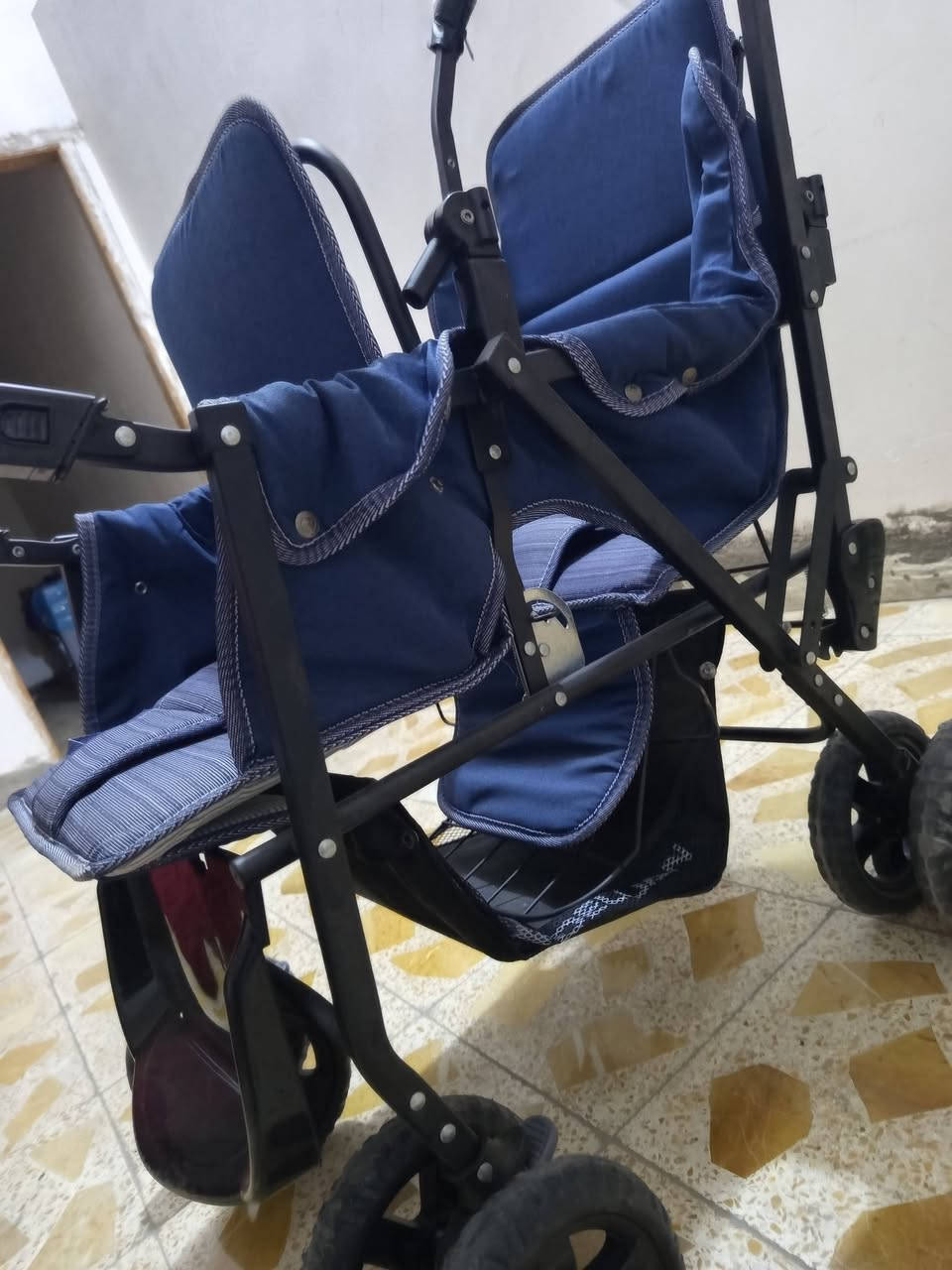 السلام عليكم .
عربانة اطفال نفرين جديده استعمال قليل 
سعرها 75 الف 
مكاني بابل مركز 
***********
