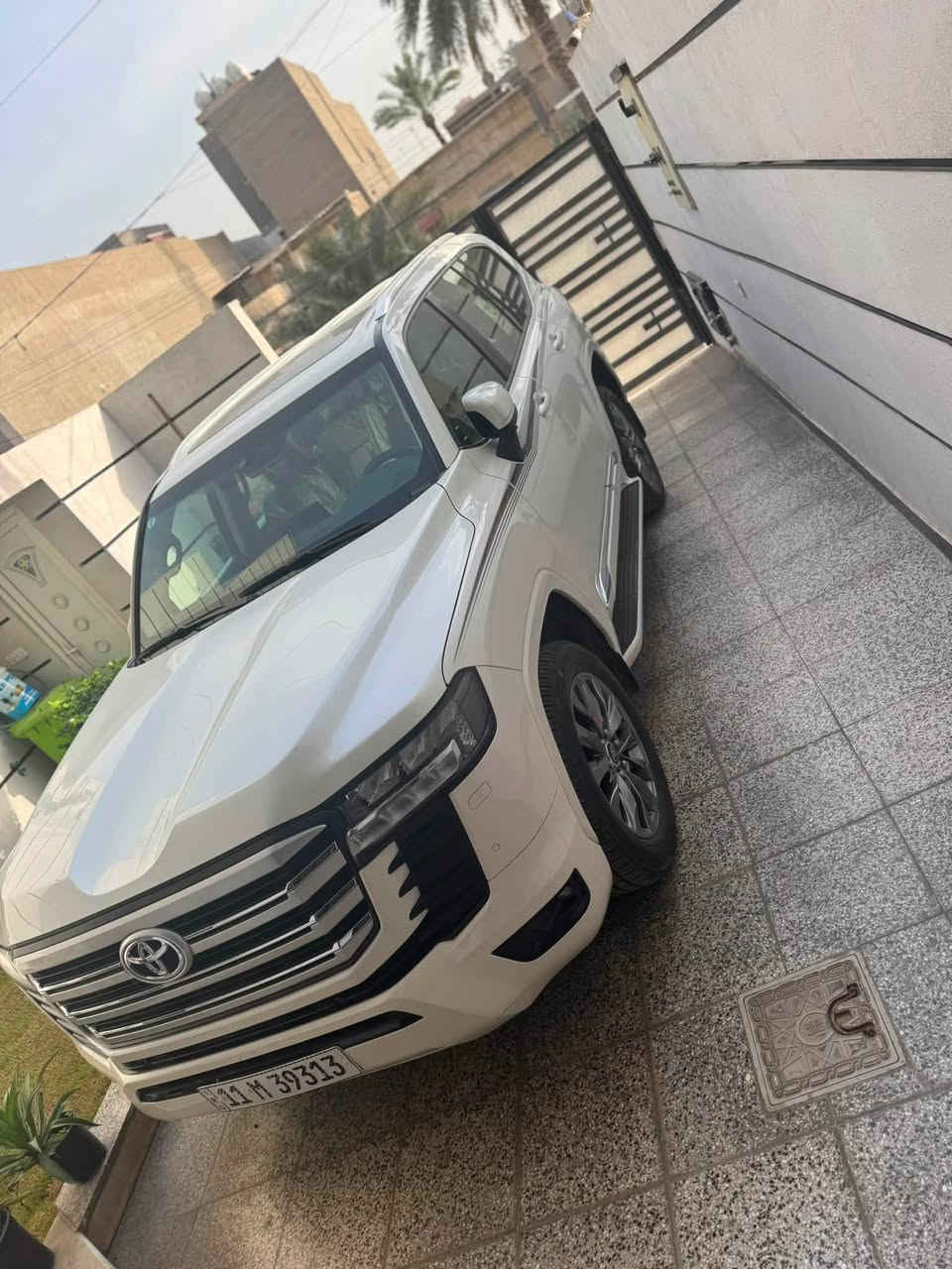 لاندكروز gxr موديل 23 
السياره كفاله وماشيه15 
بااسمي ومكان السياره بغداد 
***********
