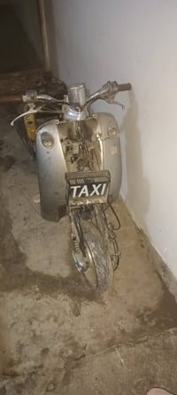 هاي دراجه كلاسيك تشغل بس كابريتر عطل وتركتها صالها فتره طويله للبيع قي...