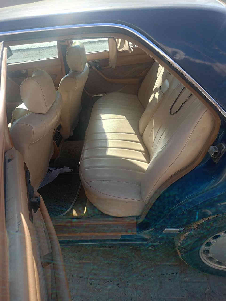 السلام عليكم 
مارسدس جامبو موديل 1984
السيارة جاهزة من كلشي 
تبريد ويه السويج 
تخم تاير جديد 
باتري جديد 
حداديه امامي خلفي جديدة 
كير ومكينه بطه ثنين ونص لا تبخير ولا تنقيص 
السياره باسمي  
السنويه 2030 
للستفسار رقم الهاتف 
***********
