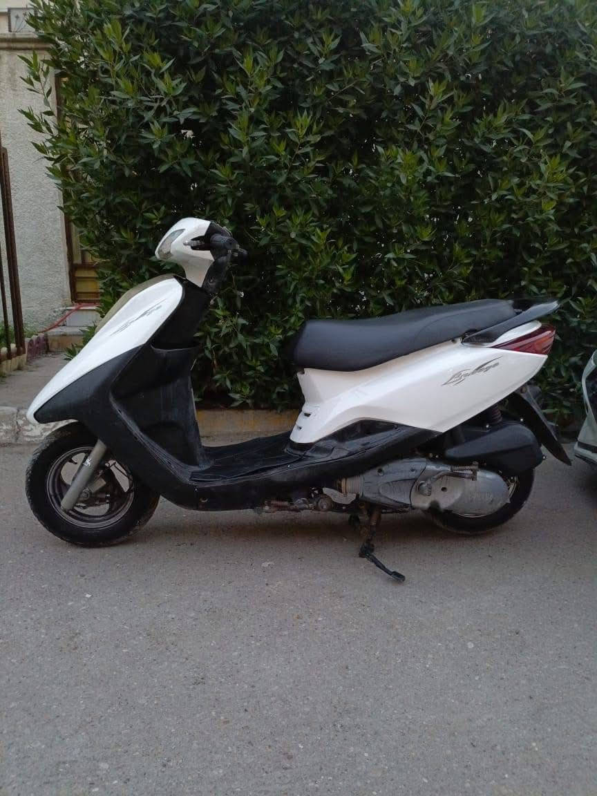 دراجة بريز كابريتر لايت جوه
ياباني اصل مكينة ناعمة دراجة كلش حلوة 
 مامتواجد فيس 
اتصل وبيك خير وتدلل
***********
