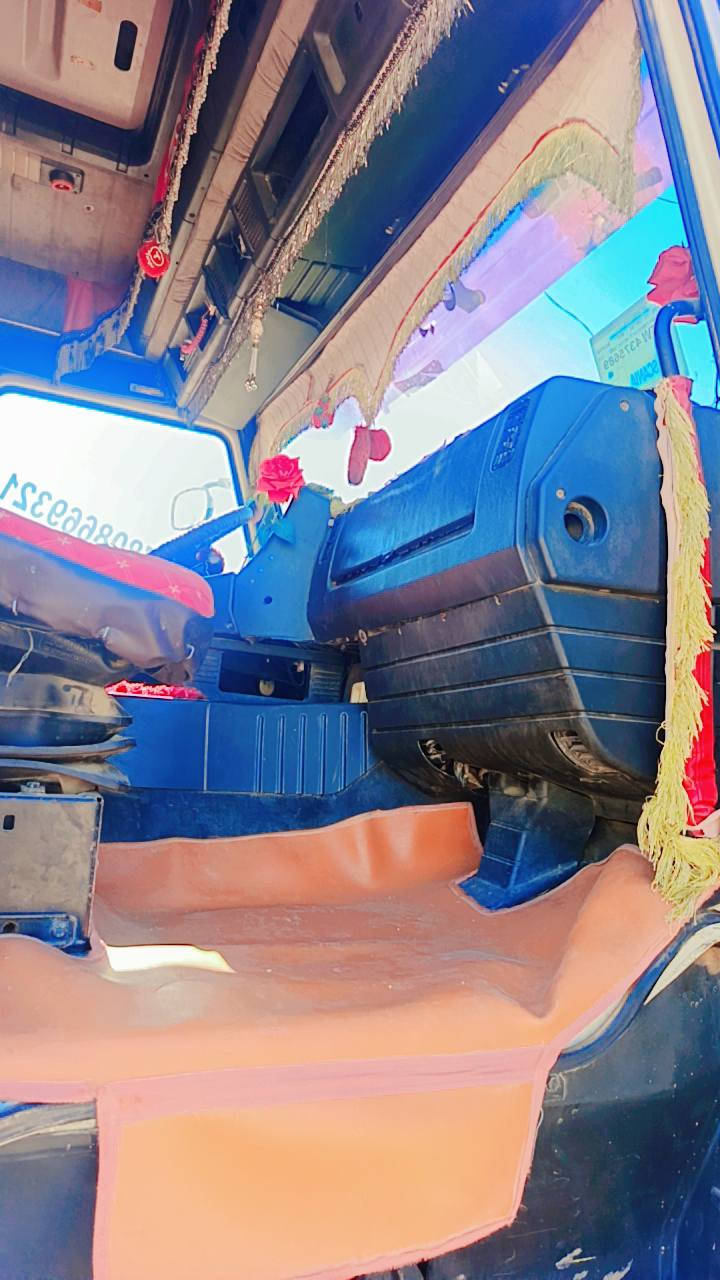 السلام عليكم سكانيه للبيع راس وعربانه موديل 95 طول العربانه 50/ 12 حدادي تخم تاير  فقط المكينه بيهه صرف الاستفسار ع الرقم ***********
