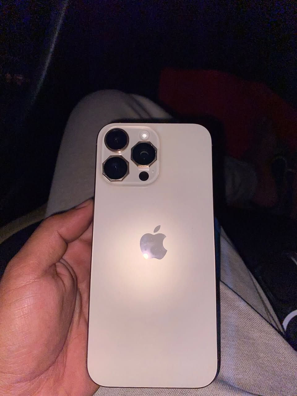 16 برو ماكس مستخدم  الجهاز نضيف كلش بمعنى الكلمه   بطاريته 99 رايده1400    *********** اتصال 

*********** واتساب مكاني بغداد الشعب
