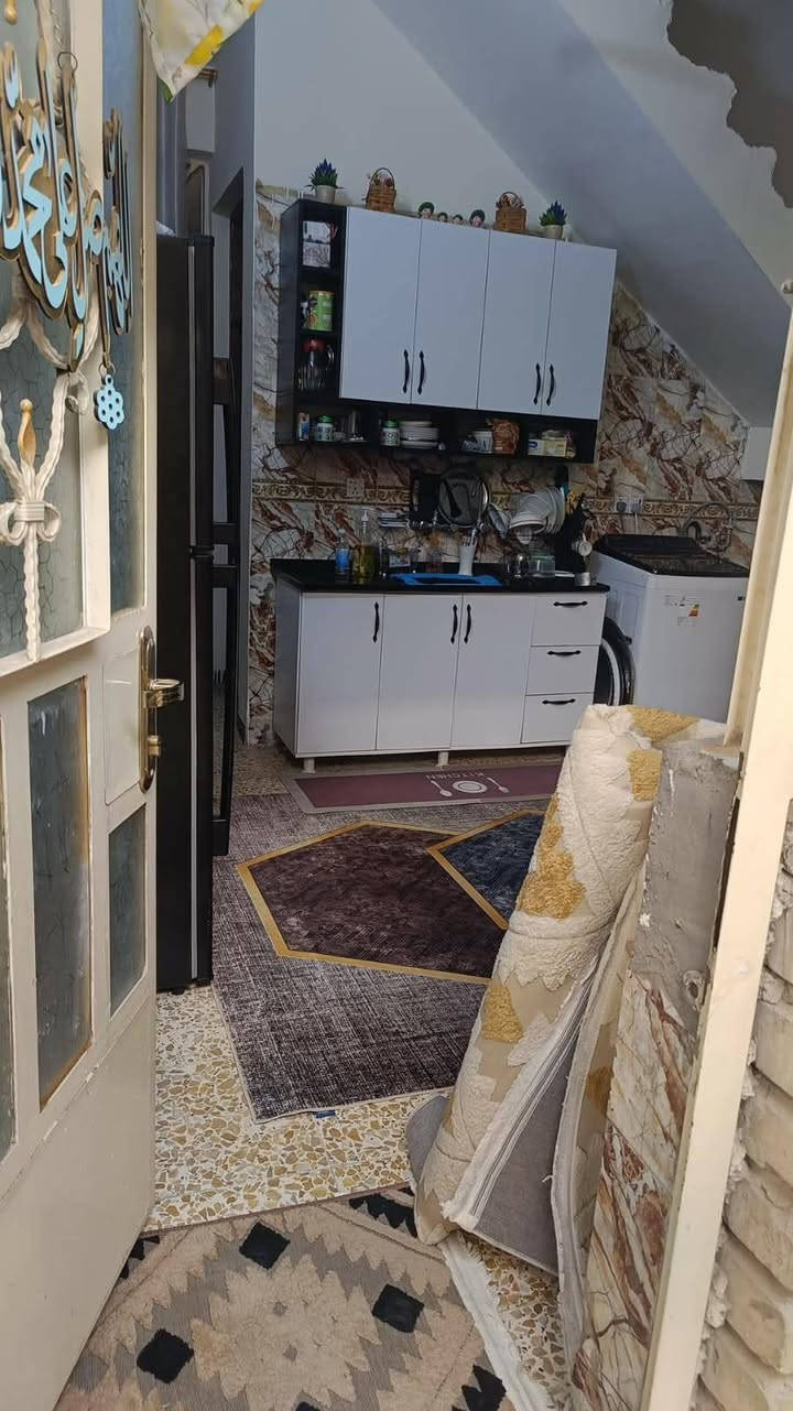 دار 100م للبيع مربع طابو زراعي سند 25 
طابق واحد فقط بدون ستارة .
استقبال + غرفتين نوم + حولي مع مطبخ + حوش خارجي + 3 حمامات سقف مسلح. 
 العنوان : شارع ابوطيارة
فرع المولد و اسواق البركة
 السعر 85 مليون بي مجال بسيط.
تفاصيل اكثر ... 
هاتف ‏‪***********
