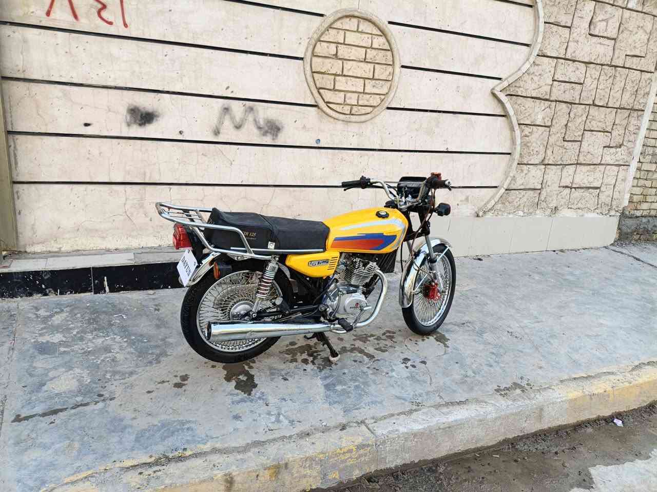 يالله سلام عليكم دراجه 4 كير ايرانيه للبيع موديل 24 أوراق كامله الدراجه مابيها اي نقص كهربائيات كلها شغاله المكينه امبدل بيها فقط بوشه وبستم قبل شهرين لا دخانه ولا تنقيص السعر 500 وبيها مجال بسيط كلش عنوان بغداد حي البتول ***********
