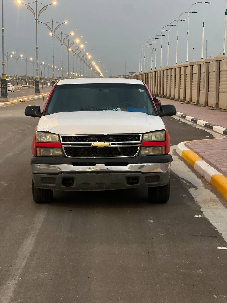 السلام عليكم  شفر ليت سلفرادو للبيع او مراوس سياره مال مزاد مزاد بيها كتاب وبيها وكاله سياره تترقم والارقام مفتوحة يعني بس تاخذها تمشي المعاملة
سياره جاهزه وجديده واي نقص مابيها مكينه كير اكسن كله جديد مكينه 5300 نثيه 6 براغي فور ويل وشغال تخم تاير دواخل كلش نضيفه سياره مصروف عليها  تبريد ثلج 🥶 تدفئه شغال باتري جديد دبل كزوز  كهربائيات كلها شغاله سياره ماشيه ١٢٠ الف وقابل لزياده 
مكان السياره كربلاء 
السعر. 65 وبها مجال بسيط 
رقم الهاتف ///***********
