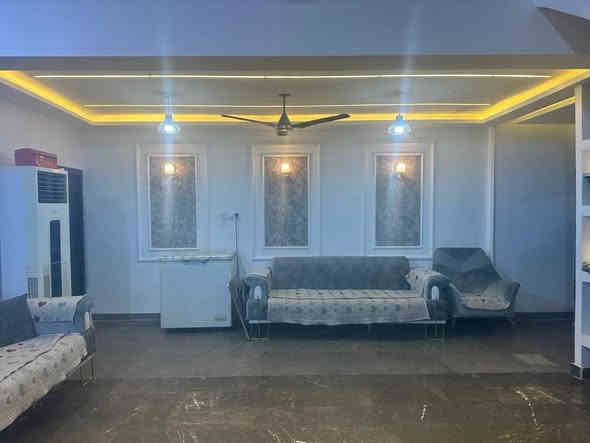 بيت للبيع ١٦٠ متر واجهه ٨ ونزال ٢٠ ثلاث طوابق 
(طابق ارضي ) بصف الركن قريب على منتزه 
كراج وحديقه مدخلين صاله ومطبخ وحمام وحولي وغرفه 
(طابق الثاني) 
غرفتين وحمام وحولي 
(طابق الثالث) معزول ودرج خارجي 
صاله ومطبخ وحمام وحولي صغير وغرفتين وسطح 
الموقع الغزالية شارع المشجر مربع المسيح 
للاستفسار مكتب المشجر للعقار بداية شارع المشجر مقابيل محطة
***********
***********
***********
