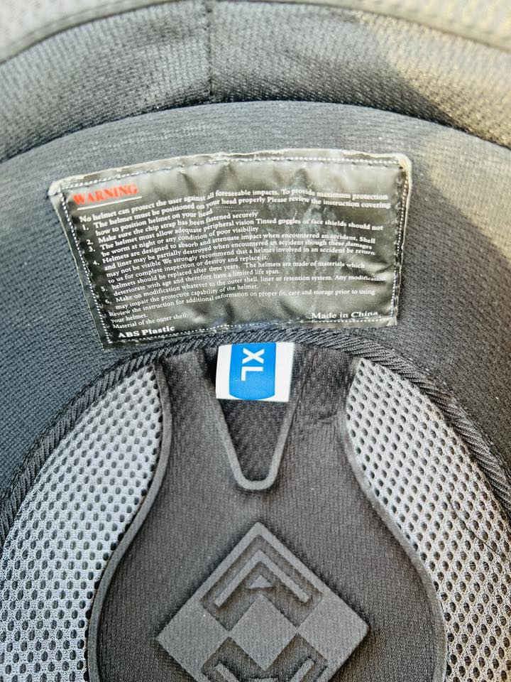 السلام عليكم ورحمة الله وبركاته عندي ذني خوذ لعشاق الكلاسك باله اصليات لون اسود طافي  ولون اسود لامع
كلش نظيفات وقطع نوادر 
سعر القطعه 45 الف وبيها مجال 
الله شاهد قطع نظيفه وخدمة توصيل موجوده
موجود واتساب ***********
