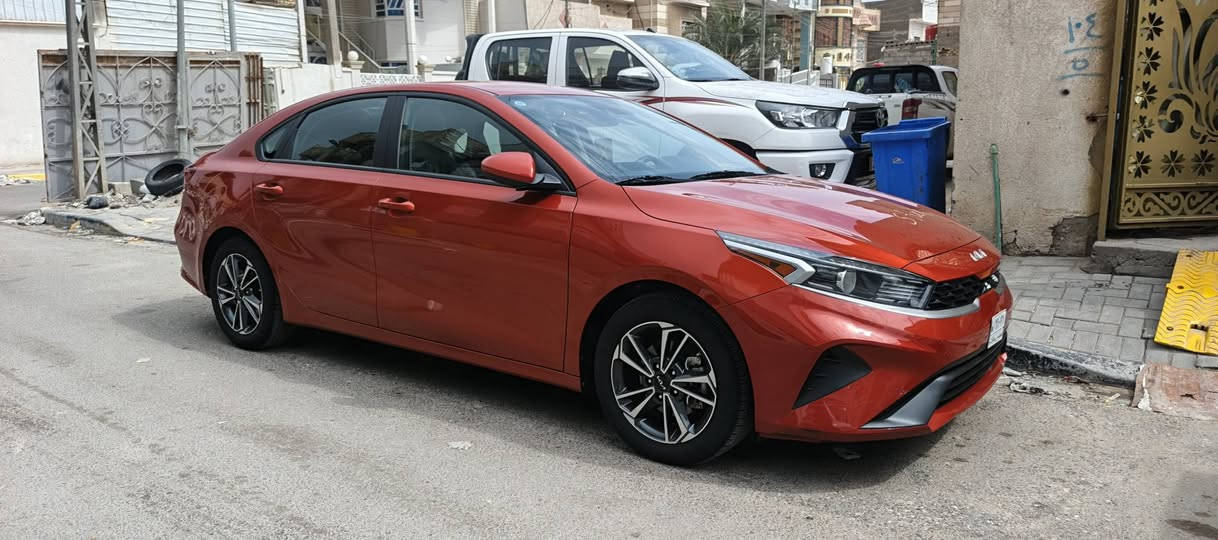 السلام وعليكم كيا فورتي مديل 2023 السياره حره بدون رقم تترقم جميع المحافظات دخول جديد  السياره حادثه دعاميه فقط وراجعا نفسها والمدكر المامي مفتوح مناك وخلي بل سياره هم راجع نفسه الباقي كفااله ممشا السياره 31 ميل السعر 145 
رقمي وتساب *********** البصرة, العراق
