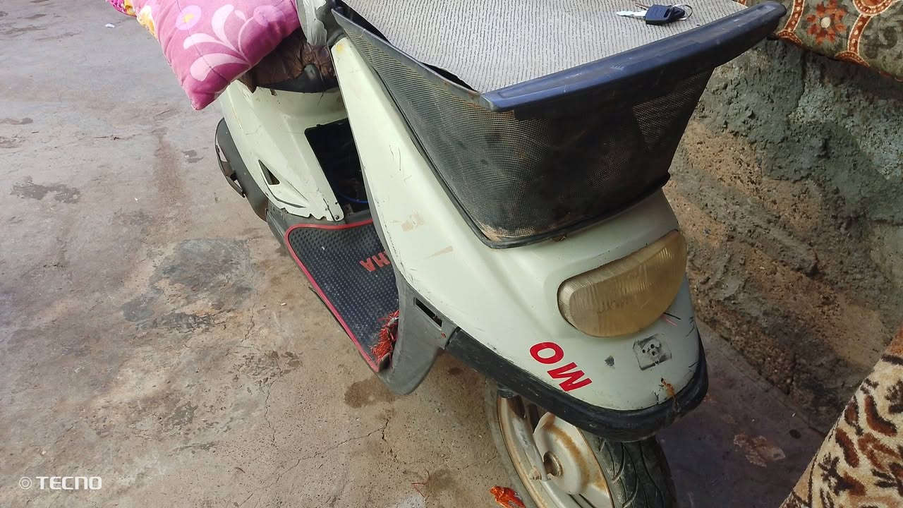 ماطور بزون للبيع على وضعة
صالنصة ممزكة بس تلحمها
كهربائيات مايشتغلن
هندر شغال سلف مو شغال لأن البطاري هابط تحط بطاري يشتغل 
هورن ناصي 
سرعة 60 
سعره 140 بي مجال شي قليل 
مكاني كيارة حي الشهداء 
للتواصل خاص ماسنجر 
👍🏼👍🏼👍🏼👍🏼👍🏼👍🏼


**إذا كنت صاحب هذا الإعلان وتريد حذفه لأي سبب، رجاءا أرسل رسالة إلى الدعم الفني**