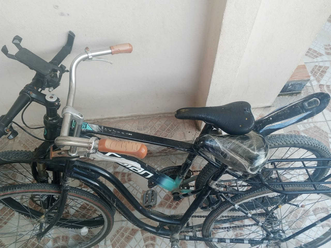 عندي اثنين بايسكل للبيع واحد عبد الحليم حجم 26 يرادله تعديل ويل وره وچوب مصبوغه ويرجع وضع شركه و ثاني جبلي حجم 26 كامل شغال ابو كير فقط بريك الوره مو شغال ابيع شلع 90 الف اثنينهن شراي دزلي خاص وهلا بيك قفل 90الف


**إذا كنت صاحب هذا الإعلان وتريد حذفه لأي سبب، رجاءا أرسل رسالة إلى الدعم الفني**