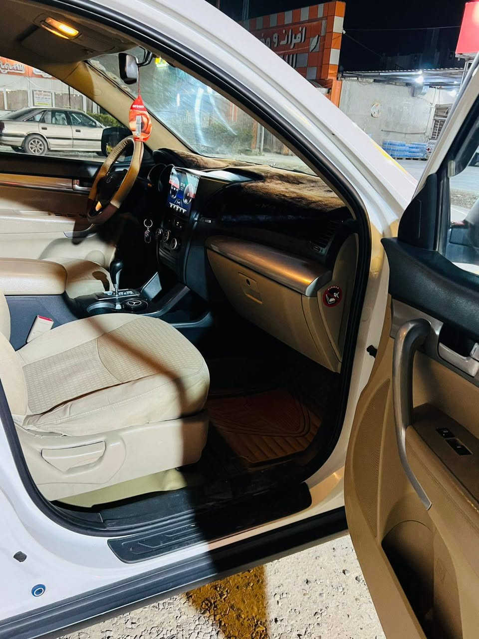 سلام عليكم
سورنتو خليجي موديل 2012لبيع 
محرك 2400دوش سبعه راكب قطعتين تبريد
السياره مكفوله بس الباب الوره السايق بي مصبوغ
محرك كير حداديه بشرط تخم تاير جديد
سياره مابيه كل نقص السعر 147 استفسار اكثر اتصل 
***********
