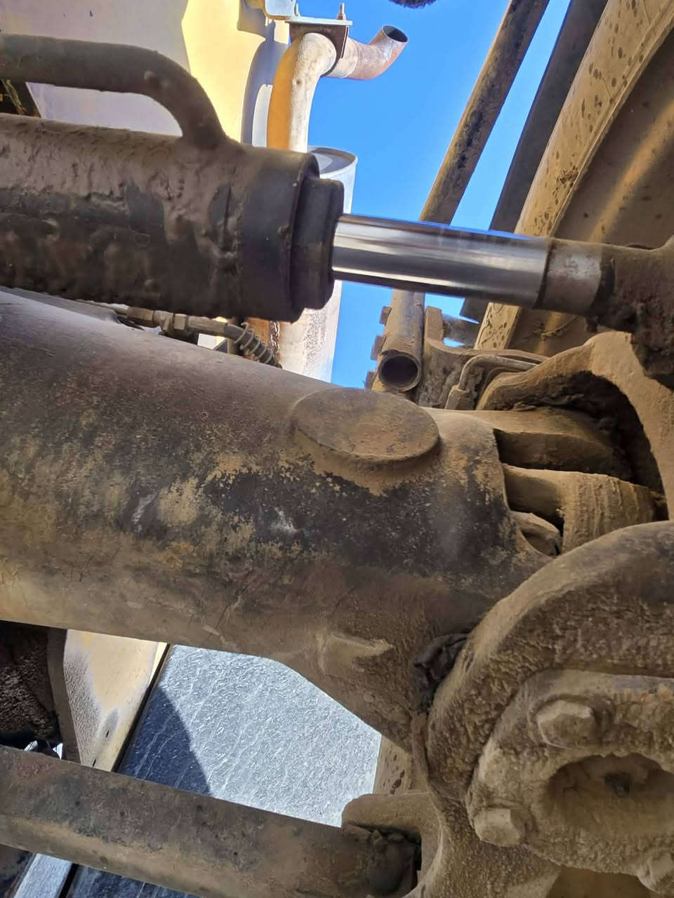 رافعه جي سي بي مقفوله ما مفتوح برقي بيه                           ***********
