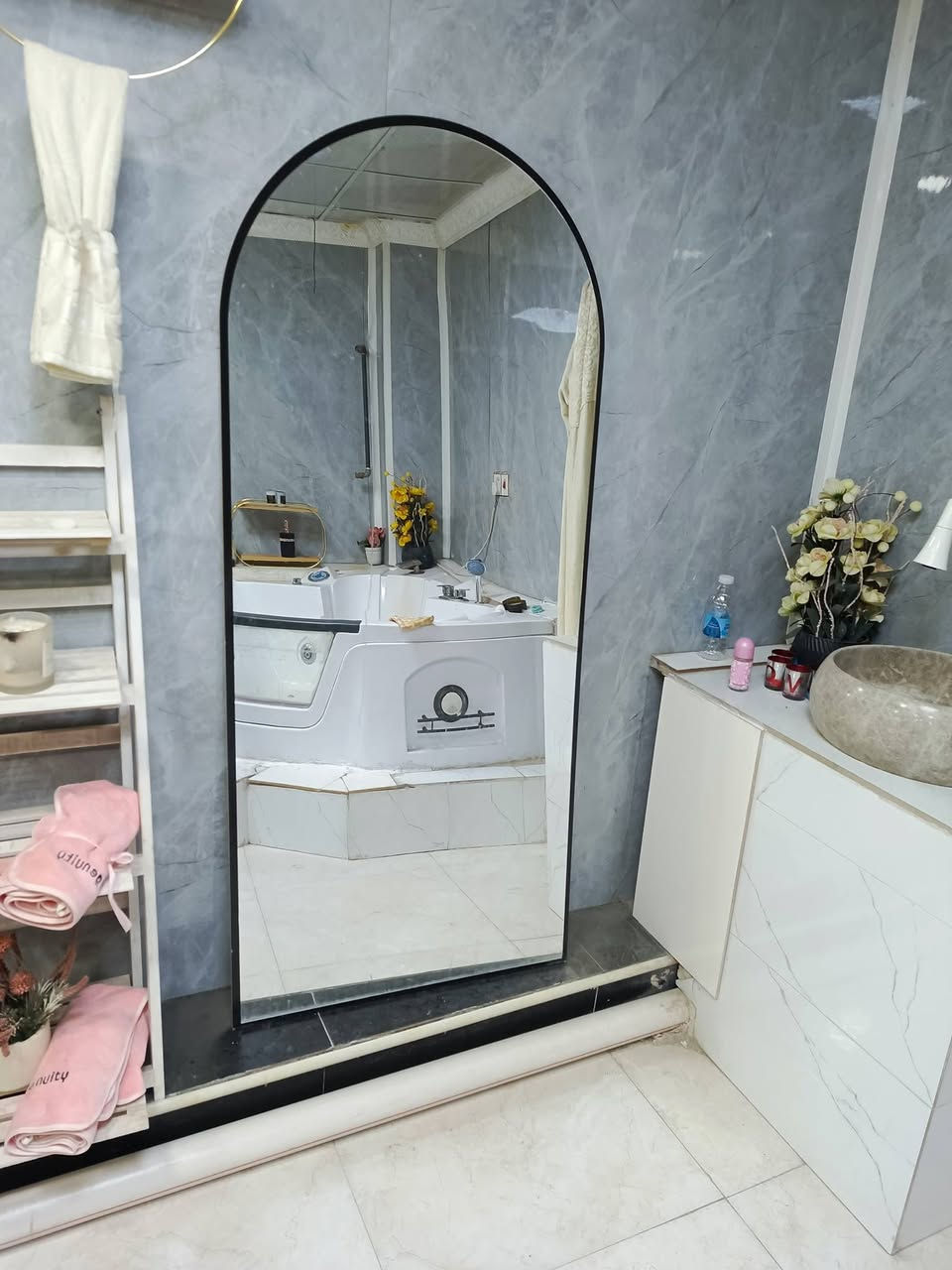 غراض حمام مغربي للبيع باسعار مناسبه للاستفسار ع الخاص او الرقم ***********
