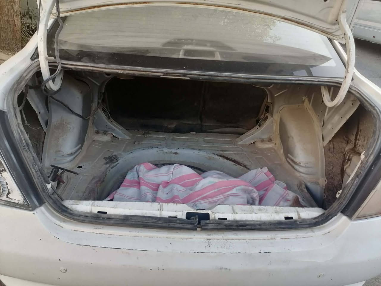 ليفان بدون راعي للبيع حداديه خير من الله السعر ٢٢ وبيها مجال مكان السماوه ***********
