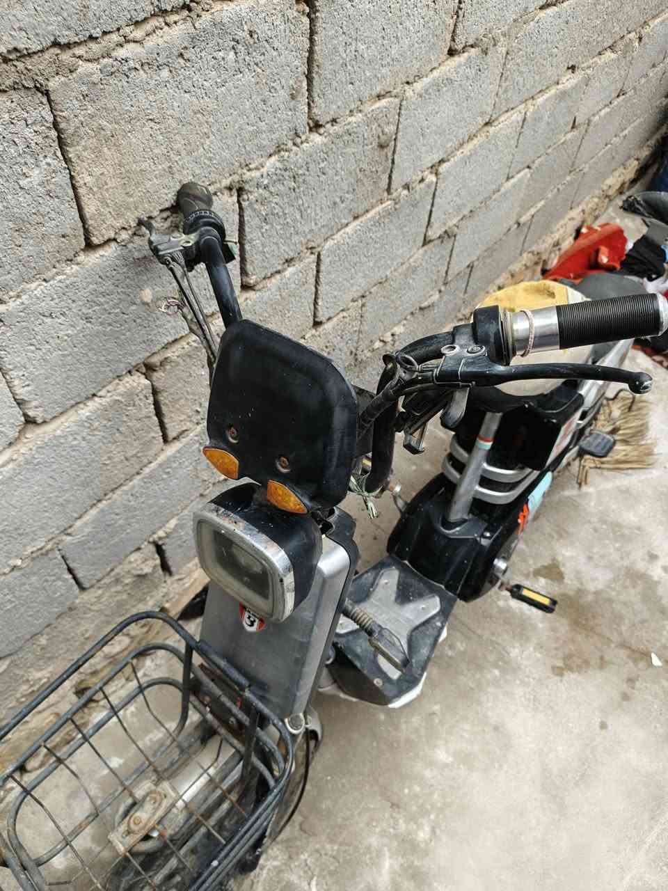 دراجه شحن للبيع نضيفه نقص بطاريه  ***********
