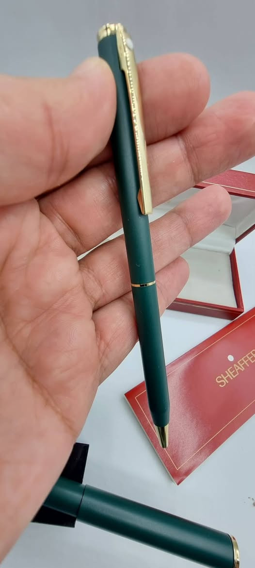 تحية طيبة  ،،،
#سيت_اقلام_شيفر #SHEAFFER FASHION  
              الصنع : امريكي #اصلي  ، MADE IN USA  ، 
          مستخدم  ، إنتاج #قديم  ، بالعلبة #الأصلية  ، 
          حبر + جاف/ اصدار كلاسك بلون مميز جدا  ، 
               سلاية + جنكال / طلاء #ذهب ثابت  ، 
السعر : 95 الف ، 
يوجد توصيل  .


**إذا كنت صاحب هذا الإعلان وتريد حذفه لأي سبب، رجاءا أرسل رسالة إلى الدعم الفني**