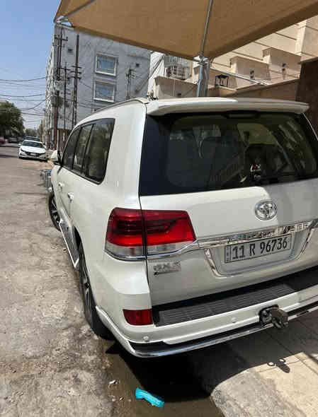 سلام عليكم للبيع لاندكروز موديل ١٩ بريم ماشيه ٧٩ حقيقي استعمال على ايد شخص واحد كلشي على وضع البلاد صدر بلادي مكفوله عده مكانين كلش كلش زغار بارد بدون اي فتح بدون شخوط بدون رضعات مكان السياره الكاظميه *********** بغداد
