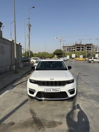 جيب كراند شيروكي لمتدد 2023 بانزين + هايبرد + شحن ( الشاحنه موجوده )  ...