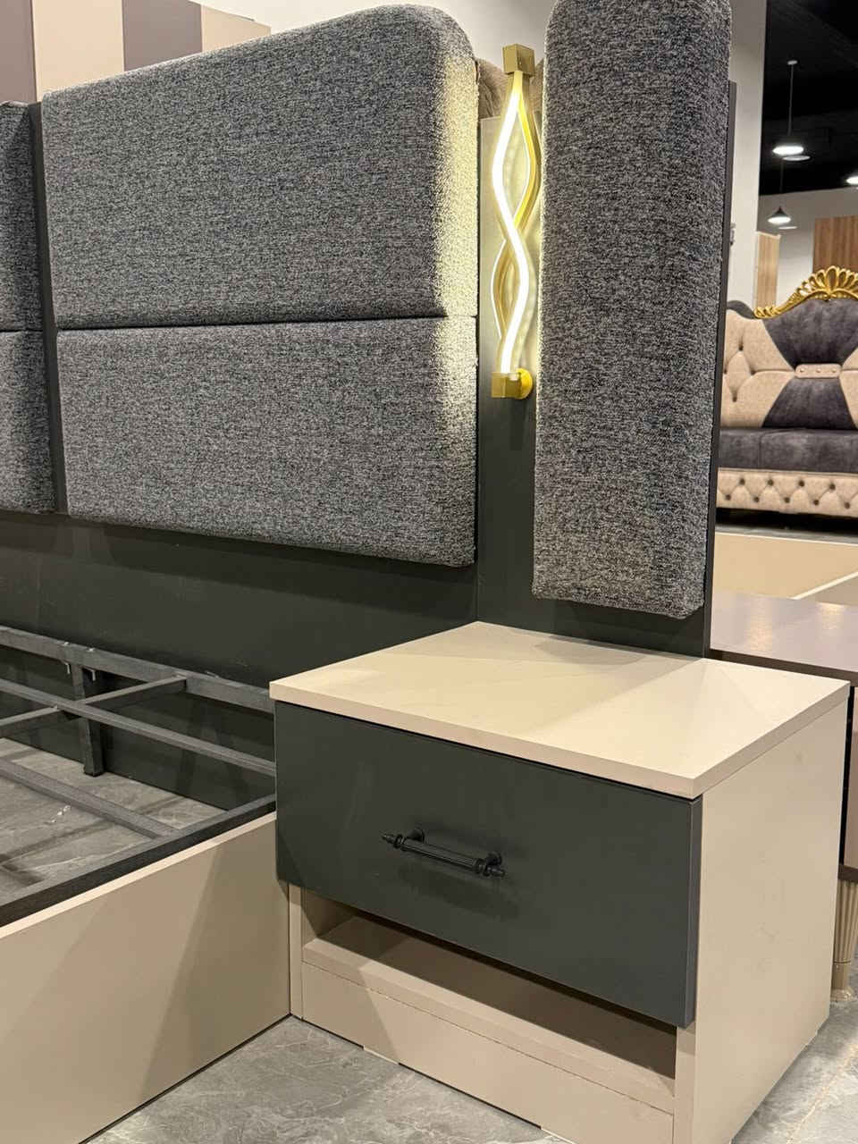 معرض صلاح آلدين للأثاث المنزلي للجمله والمفرد 
وصول غرفه نوم تركي 7 قطع كنتور 8 أبواب قياس 3متر 
سرير نفرين قياس 180x200 كومدي اناره لد
ميز تواليت مع طابوري لون مميز وجميل 
ضمان فتح.وشد 10 مرات 
#زورونا_تجدون_مايسركم
***********
#الفرع_الاول
تكريت الزهور مقابل كليه تربيه البنآت مجاور تانكي المآء قرب غصن الزيتون 
#الفرع_الثاني
تكريت الزهور مقابل مدرسة خالد بن وليد قرب تربيه البنآت
