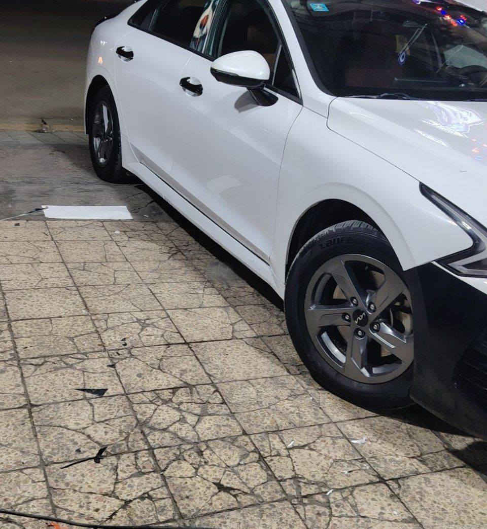 يا الله 

السلام عليكم 

مكلف بنشر 

كيا كي فايف موديل ٢٠٢٣ LXS  ماشي 70
رقم بغداد. باسمي سنويه

 وهزة صار الهة  ٣ اشهر جديدة   السيارة حادثة نص جاملغ

 والبنيد هم نصة السيارة حلوة كير مكفول محرك مفتوح

 بس اي عطل مابي السيارة اي كلوب او جيك ممشتغل بيهة

 صدر امامي خلفي بجيس تايرات تخم كامل بجيس

بيهة سبير وبيهة سبير ثاني ويل كب نفس المشدود 

سيارة بيهة هواي مواصفات وهواي اضافات
راسلني واتساب ادزلك كل تفاصيلها من زغيرة للجبيرة  
١٣٩  وبيهة مجال 

مكان السيارة الشعب  حي اور

***********
