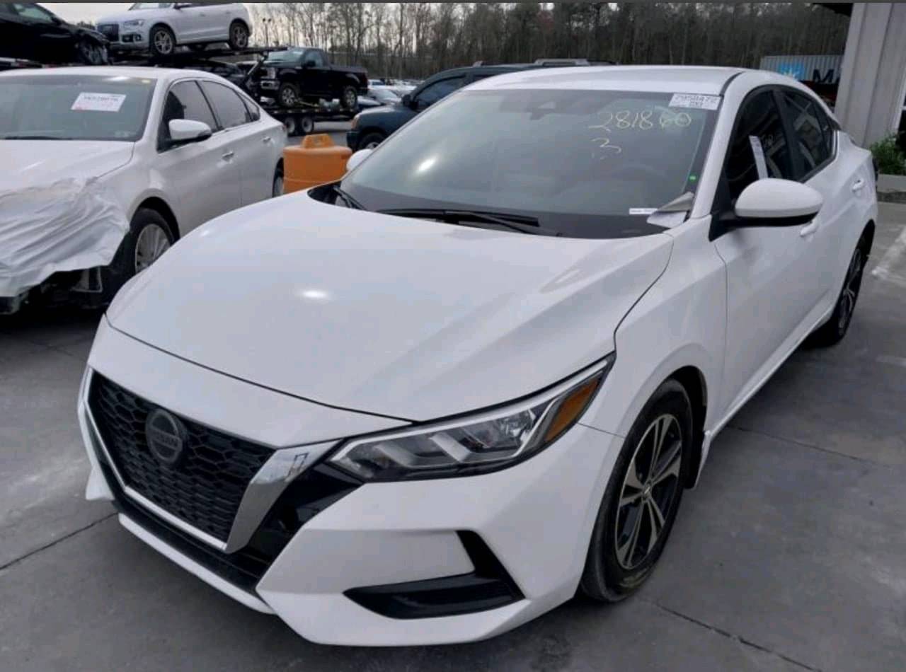 نيسان سينترا SV Plus 2023*
مواصفات أمريكية 

*التفاصيل:*
- *الموديل*: 2023
- *اللون*: ابيض لؤلؤي
- *المحرك*: 2.0 لتر 4 سلندر اقتصادي
- *الكير*: اوتوماتيك CVT
- *الممشى*: 70,000 كم فقط
- *الرقم*: بغداد
- *المكان*: الديوانية


المواصفات 

*الأمان والراحة:*
- شاشة 8 انج لمس + Apple CarPlay + Android Auto لاسلكي
- كاميرا خلفية 
- حساسات خلفية
- رادار أمامي + نظام الفرملة الطارئة
- مثبت سرعة "كروز"
- بصمة تشغيل + بصمة أبواب
- تشغيل عن بعد
- 6 ايرباك
- حساسات ضغط الإطارات

*الداخل والخارج:*
- مقاعد قماش مميزة لفئة SV Plus
- تحكم ستيرن كامل
- تبريد لمس شاشة
-  لايت نهاري
- جنط 16 انش ألمنيوم
- مرايا كهرباء + تدفئة 
*المواصفات:*
- اللون: ابيض
الداخل رصاصي لونين
- المحرك: 2000cc - 4 سلندر
- الكير: اوتوماتيك CVT
- الممشى: 70 ألف كم
- الرقم: بغداد
- المكان: الديوانية
 شاشة، كاميرا خلفية، حساسات، رادار، بصمة، تشغيل عن بعد، كروز، كاربلاي لاسلكي، 6 ايرباك، جنط 16

*السعر: 140 ورقة* 
سيارة نظيفة وشركة واقتصادية بالبنزين، مناسبة للعائلة والدوام. ***********

*السعر المطلوب: 140$ ورقة*
