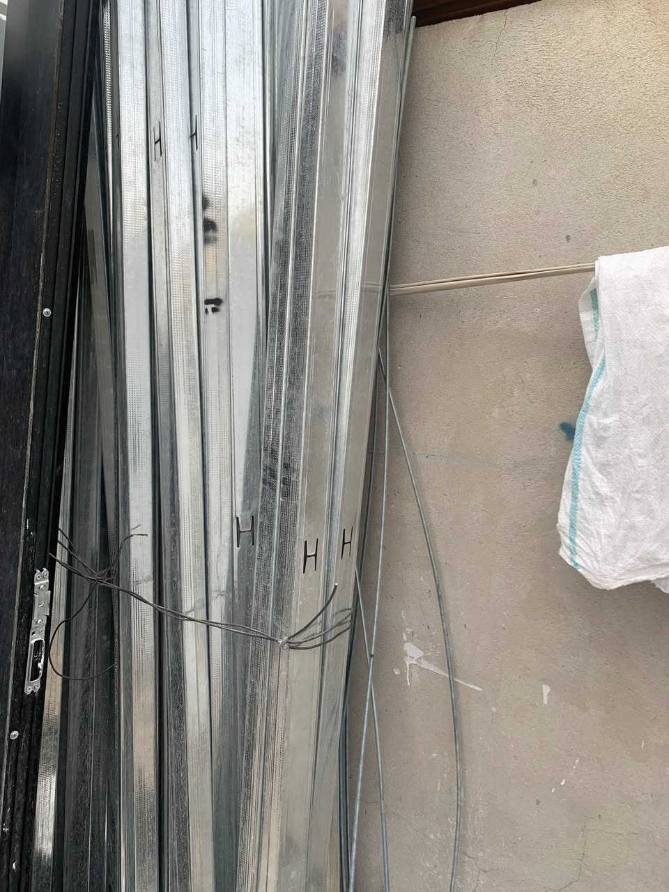 سلام عليكم عندي جنل نوعيه الزينه قياسه موضح بلصوره بعدهن جدد العدد 40 قطعه و عندي 10 كارتون برغي جبسن مكاني بغداد و عندي توصيل هـ ‭0772 237 3998‬
