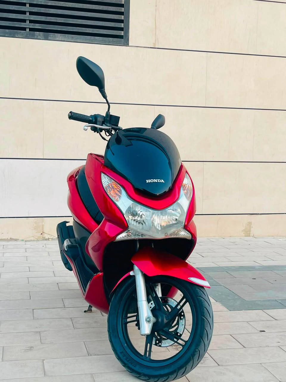 دراجه pcxجيل اول مكينه 125  دراجة  كلها ابلاديه شرط النضافه دراجهة مال رمبه صار الها أسبوع  نازله من المعرض المديل 2016 ماخذها رمبه اوراق المعرض موجوده يعني مو مال شارع 
حساس ازدحام سويجات ٢ الدراجه كفاله عامه الدراجه على ايدي شوفت عينك بل بيت ياباني الاصليJF جديده شرط الوكاله***********
السعر1500 بغداد, العراق
