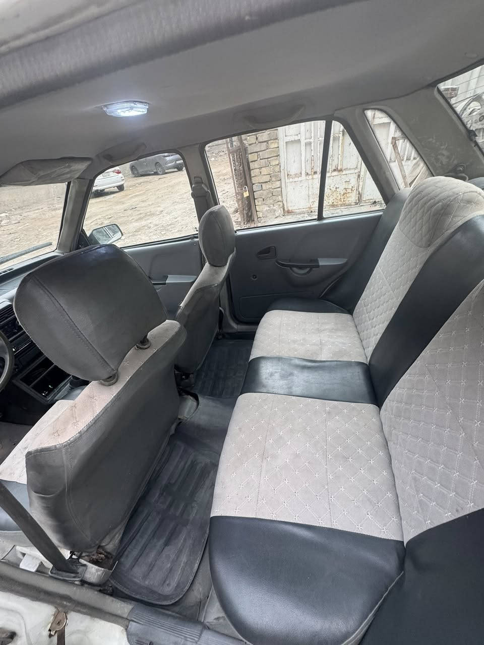 سلام عليكم
سايبا مديل 10 

جاهزة 

ونضافة واضحة بصور 

تبريد شغال 

كشنات دوشمة 

صدر برايد

مكان السيارة حي اور 

ب32$

***********
