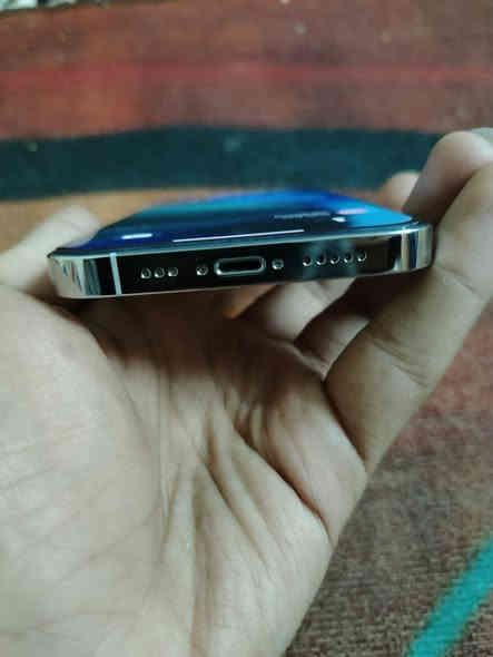 سلام عليكم ايفون للبيع 13 برو فقط الجهاز وتر برو اني فاتحه بيدي ذاكره 256 بطاريه 84 بلادي نموذج N الجهاز نضيف سعر 530 وبي مجال بسيط العنوان بغداد رقم ***********
