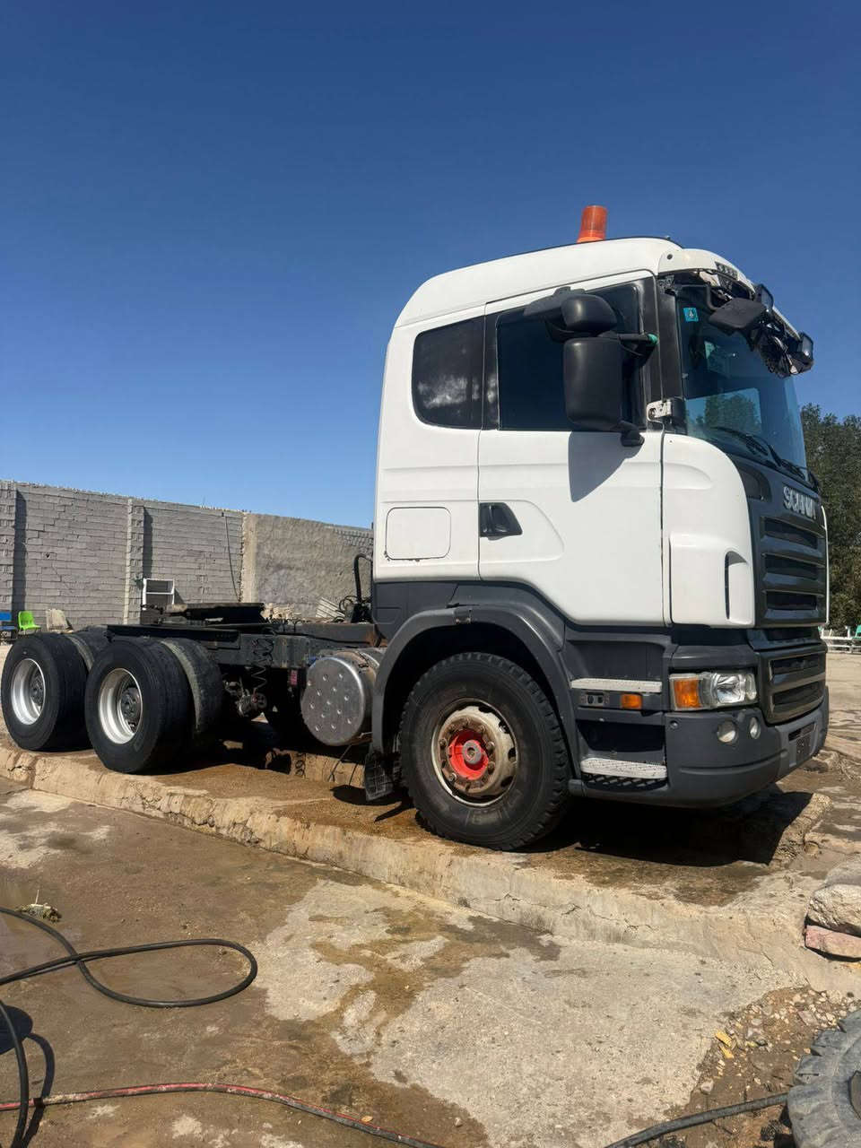 سكانيا للبيع 2008 بدون رقم الشاصي بي تأشيره مواصفات مكينه 8 سلندر حجم 580 مكينه جديده وكير جديد مجموعه ورده جديده تبريد كهربائيات كله شغال سياره جاهزه للشغل السعر 160 وبيهه مجال ***********
