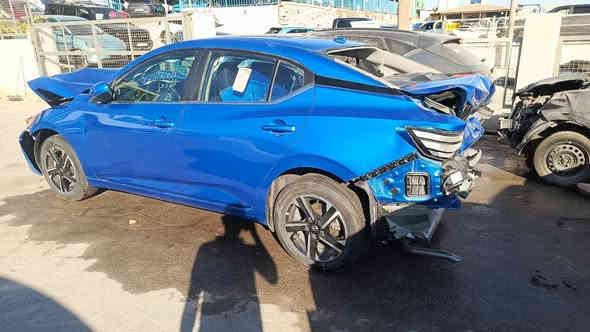 السلام عليكم 
نيسان  سنترا 
موديل موديل 2025 
موصفات SV
محرك 2000
سياره ماشيه 4 الف 
تشتغل وتمشي
حالين بل حره 
شاصي سليم 
لغد سليم 
السعر 60 من آخر 
رقم هاتف *********** واتساب ***********
