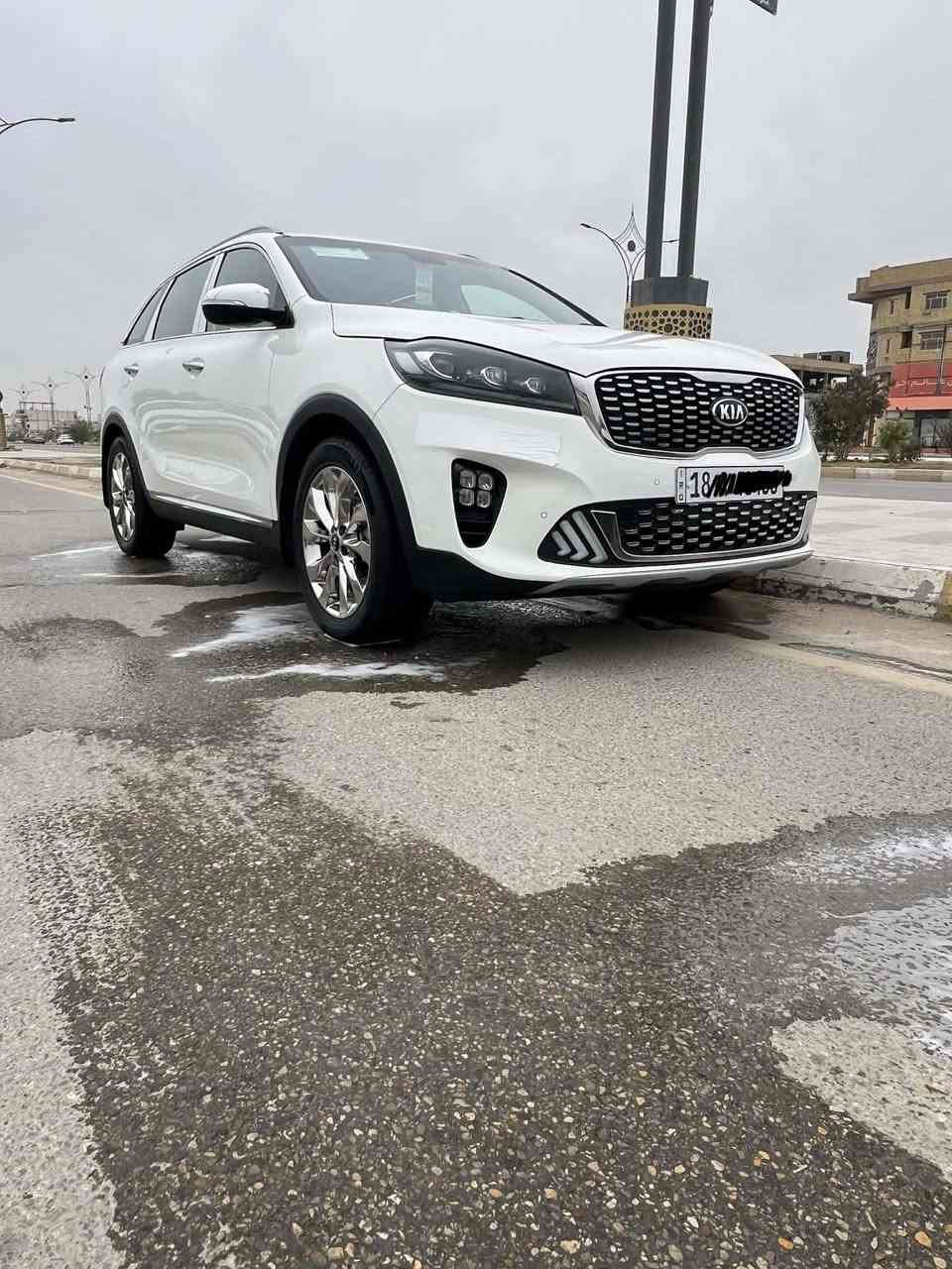 سورنتو خليجي ابيض تلجي موديل 19 رقم بابل دولي بسمي
محرك 6سلندر 
ماشيه 91 حقيقي 
7 راكب
كشنات جلد

حساسات أمامي خلفي

كراسي اماميه كهرباء 

جنطة كهرباء 

بصمة

اللايت عالي ناصي زنون 

لد نهاري ليزري امامي 

بك لايت ليزري LED

اوتو هولد 
ترحيب

درايف مود

شحن وايرليس بلوتوث 

تحكمات ستيرن فول  

كامرة دوارة

تبريد 3 قطع مع تحكم منفصل 
***********
مكاني ديوانيه
