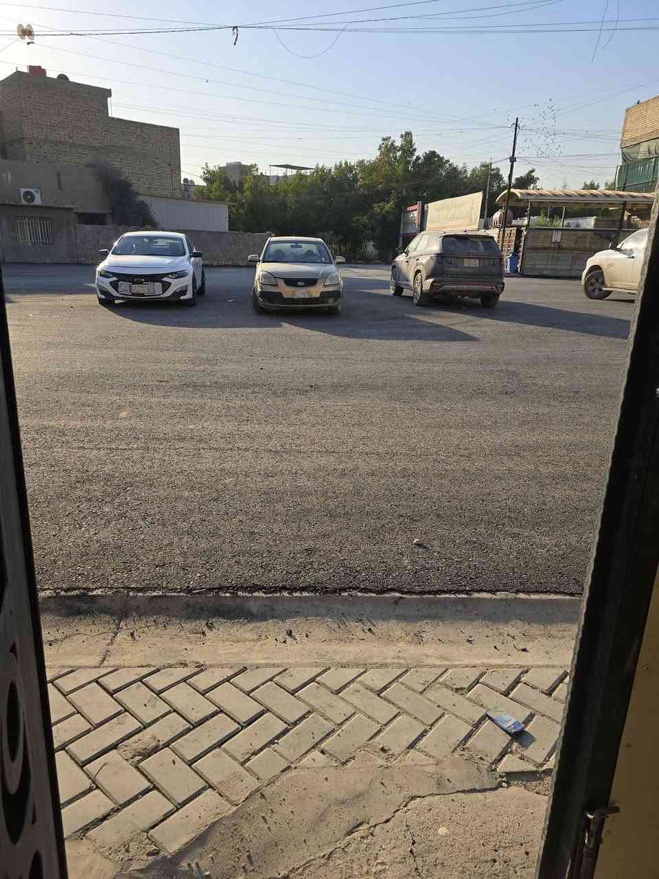 دارللبيع مساحه ١٥٠ متر عله ساحه كبيره جدا نواب الاضباط قرب جامع الاسراء والمعراج يصلح لسكن او الستثمار يجار شهري ٧٠٠الف بل شهر
يتوي عله كراج كبير وحمام 
استقبال 
صاله كبيره مع درج
غرفه نوم ٤*٥
مطبخ منفصل حار بارد 
خدمات وترك 
طابق ثاني صاله وبالكون كبير 
غرفه نوم كبيره 
غرفه نوم و خدمات  سعر ٣٥٠ وبي مجال
***********
